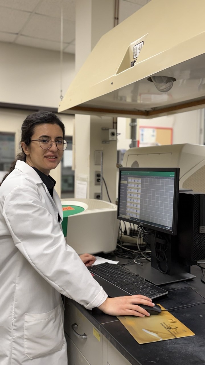 Zohre working with analytical instrumentation in the laboratory